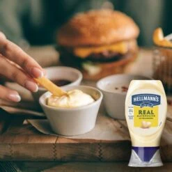 Hellmann's Real Mayonnaise -Sicheres Lebensmittelgeschäft 4502085101 8711200478187 04.jpg